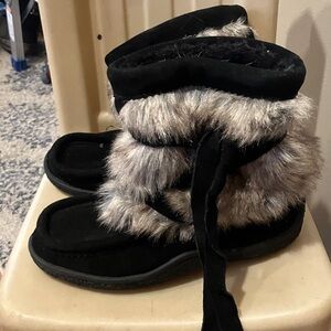 Women's Black and Gray Fur Boots